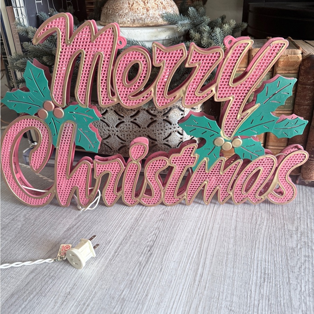 VTG Merry Christmas Light Up Sign Holiday Seasons Plastic Sculpture Mesh-tested